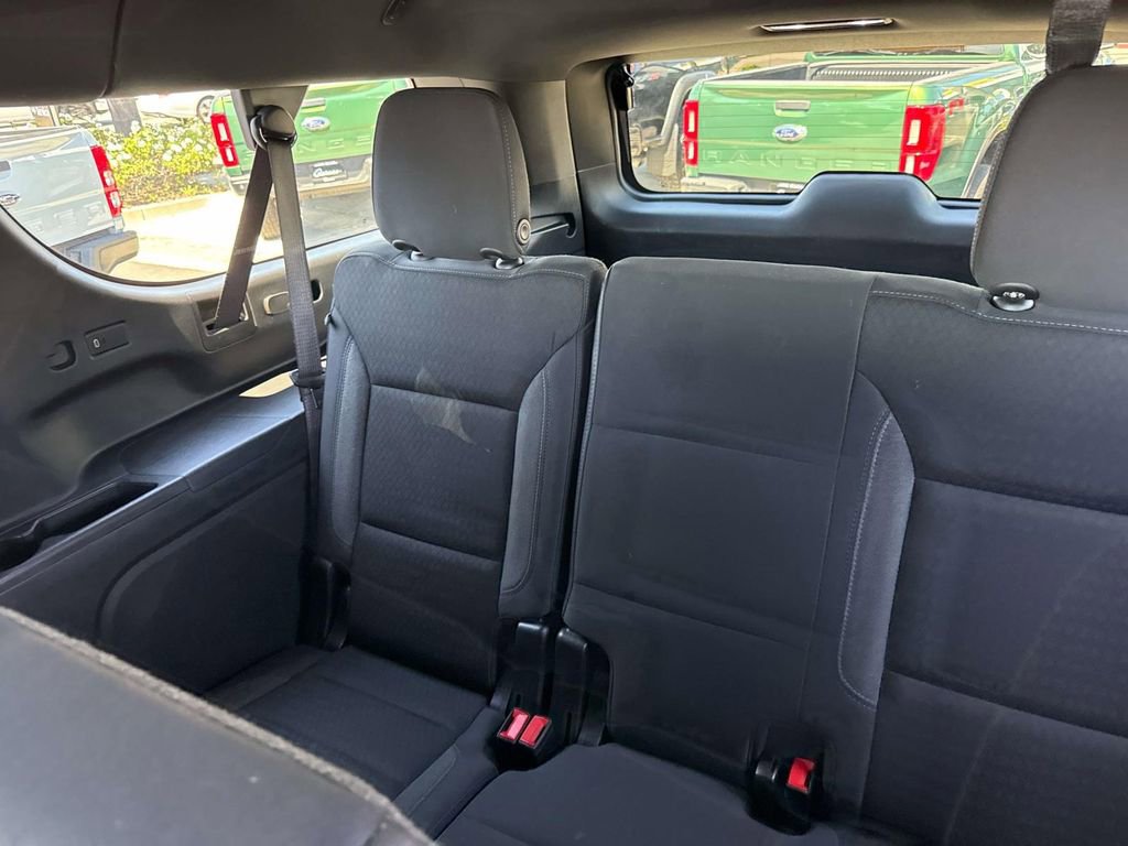 Used 2025 Chevrolet Suburban LS image 11