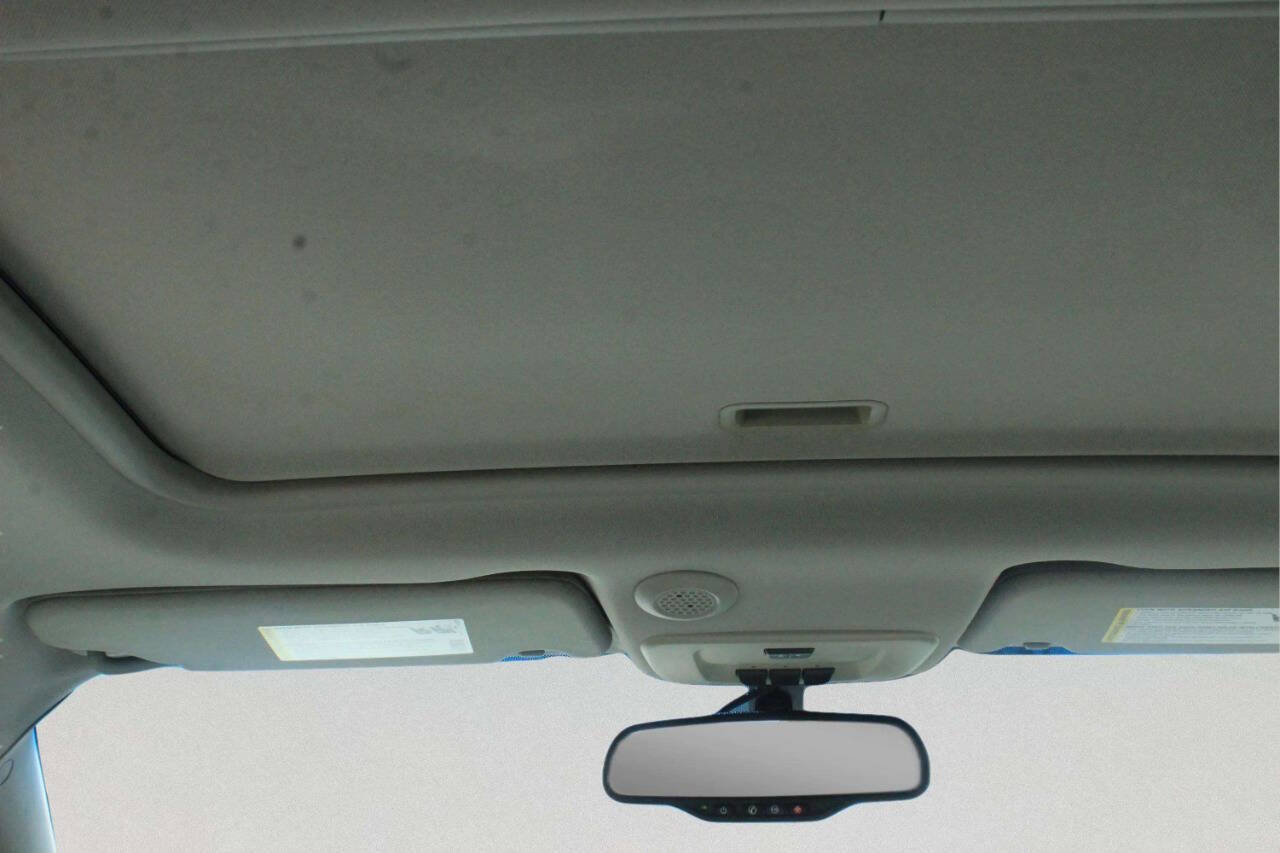 Used 2011 Chevrolet Impala LTZ image 9