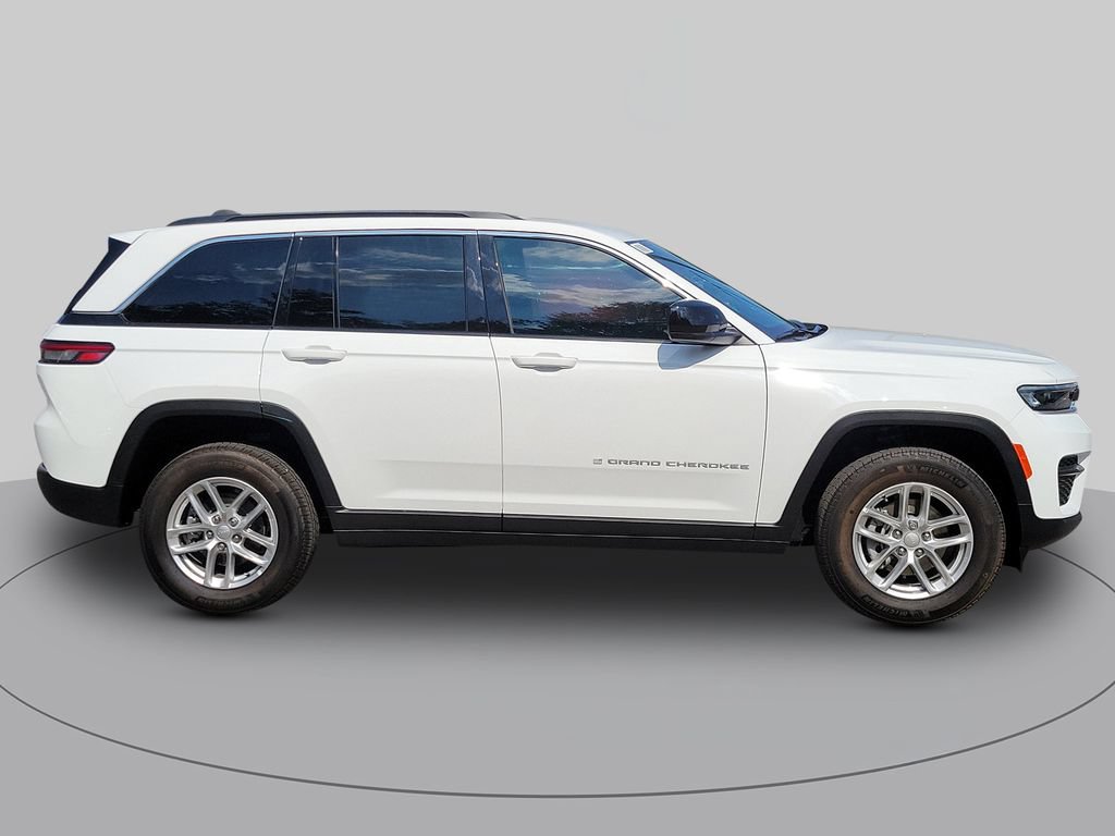 New 2026 Jeep Grand Cherokee Laredo RWD image 2
