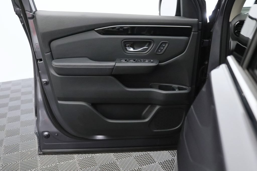 Used 2024 Honda Pilot Touring image 13