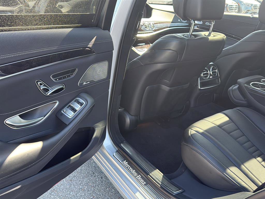 Used 2019 Mercedes-Benz S 560 Sedan image 23