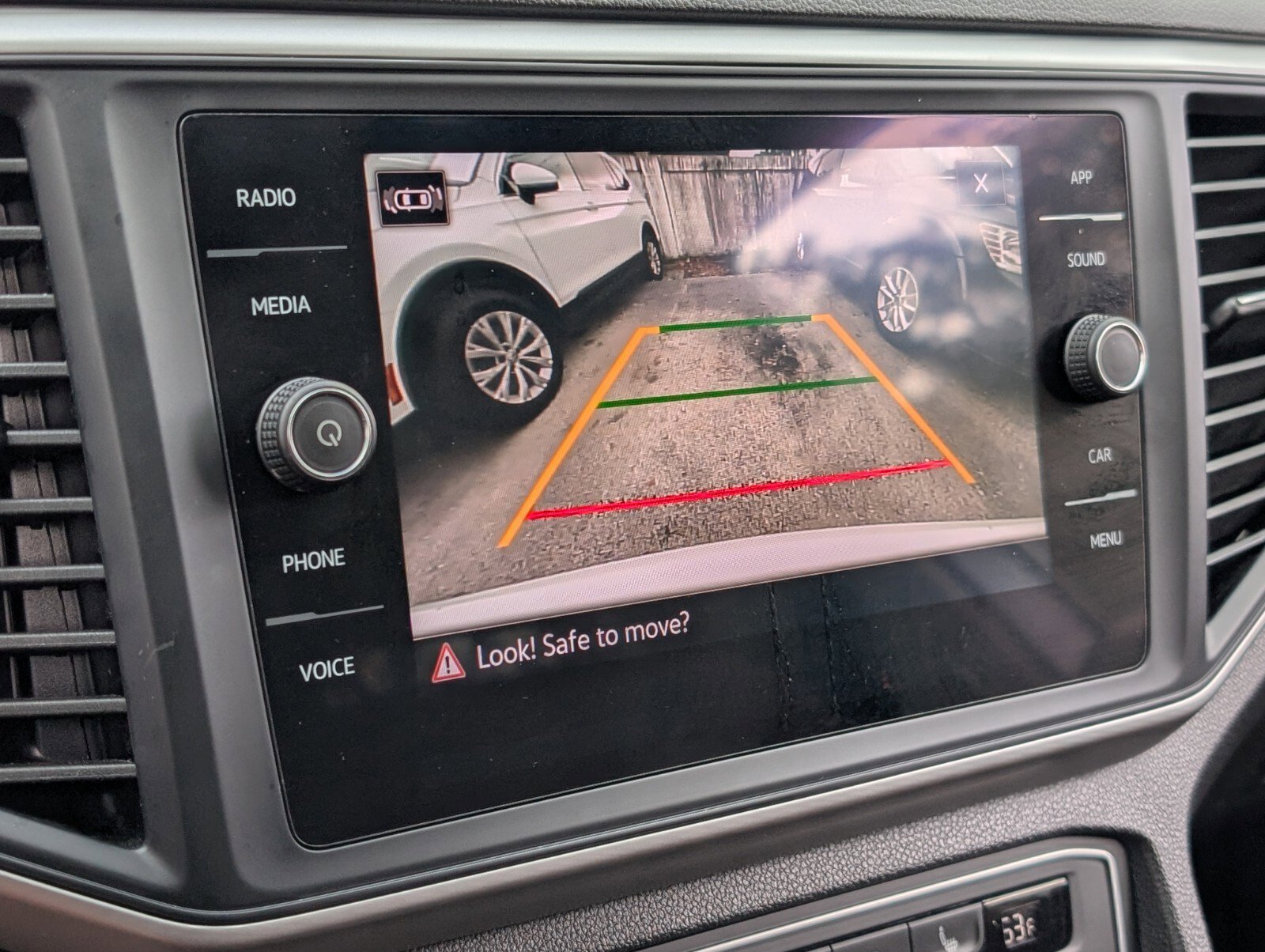 Used 2021 Volkswagen Atlas SE w/ Panoramic Sunroof Package image 23