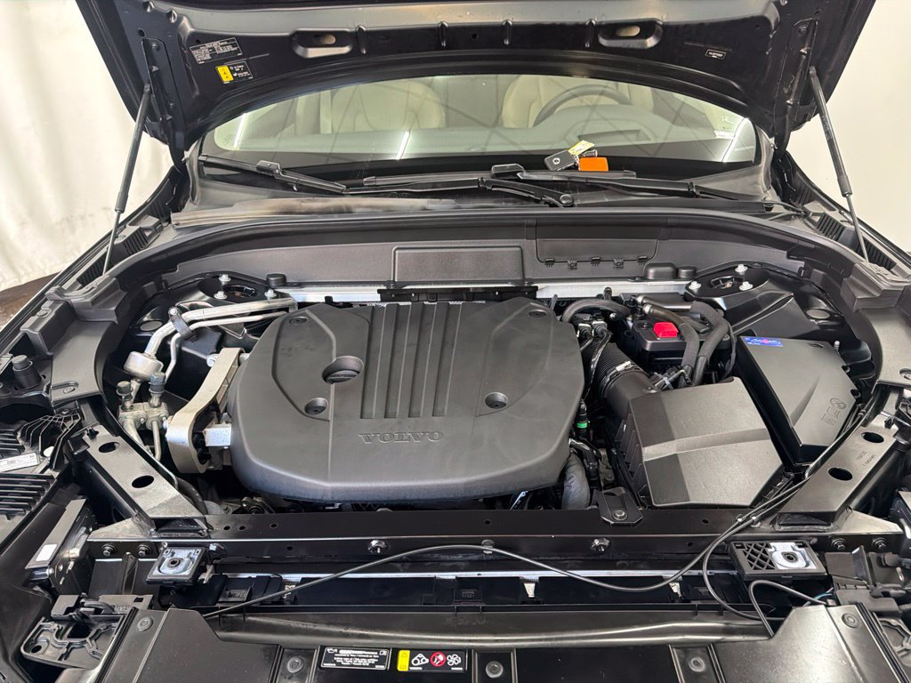 Used 2023 Volvo XC60 B5 Ultimate FWD image 30