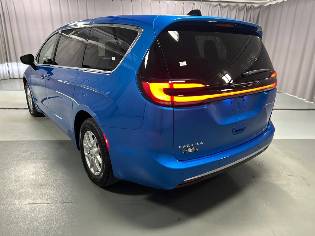 New 2027 Chrysler Pacifica Select w/ Family Tech Group FWD image 5