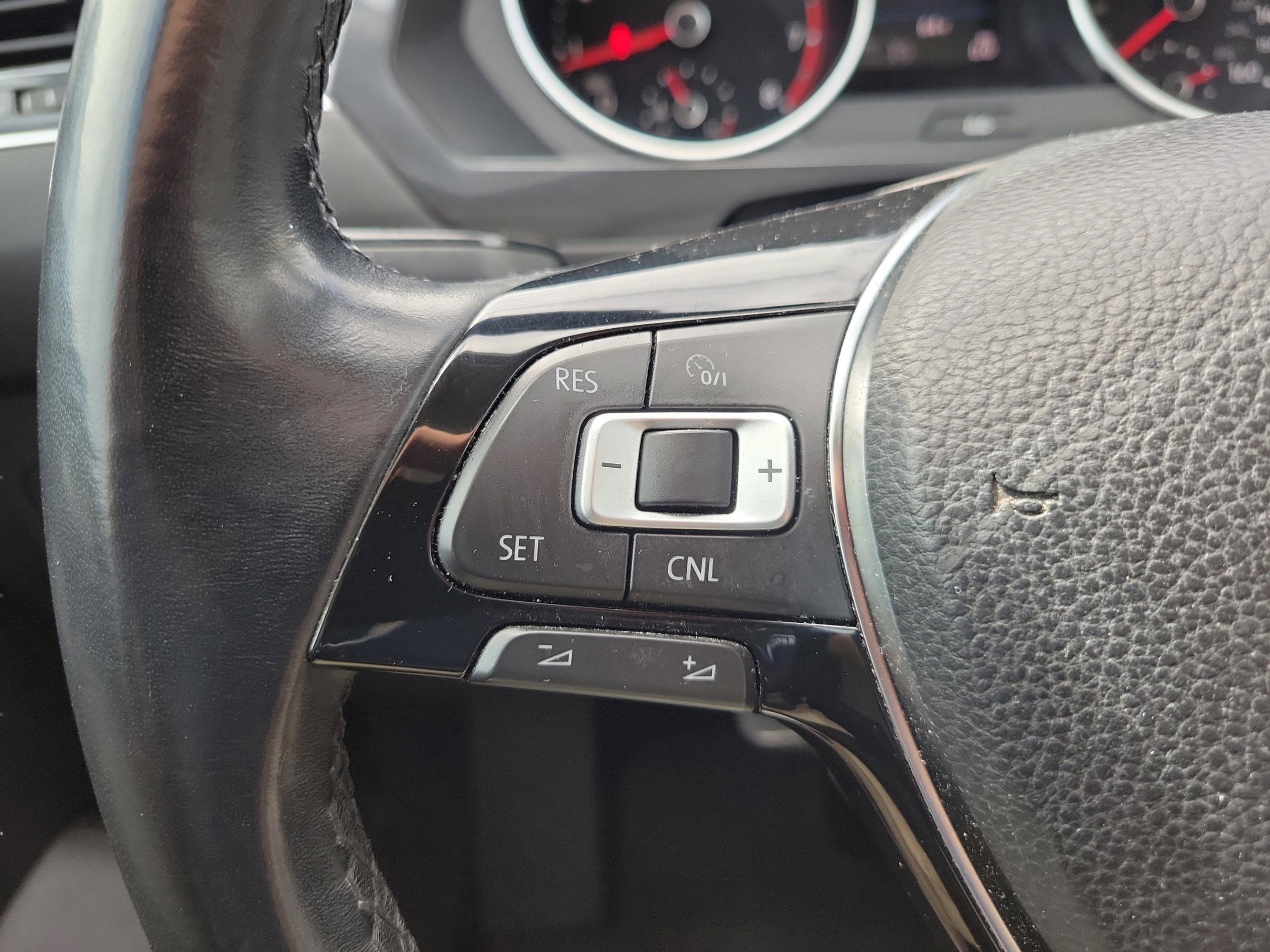 Used 2018 Volkswagen Tiguan SEL image 31