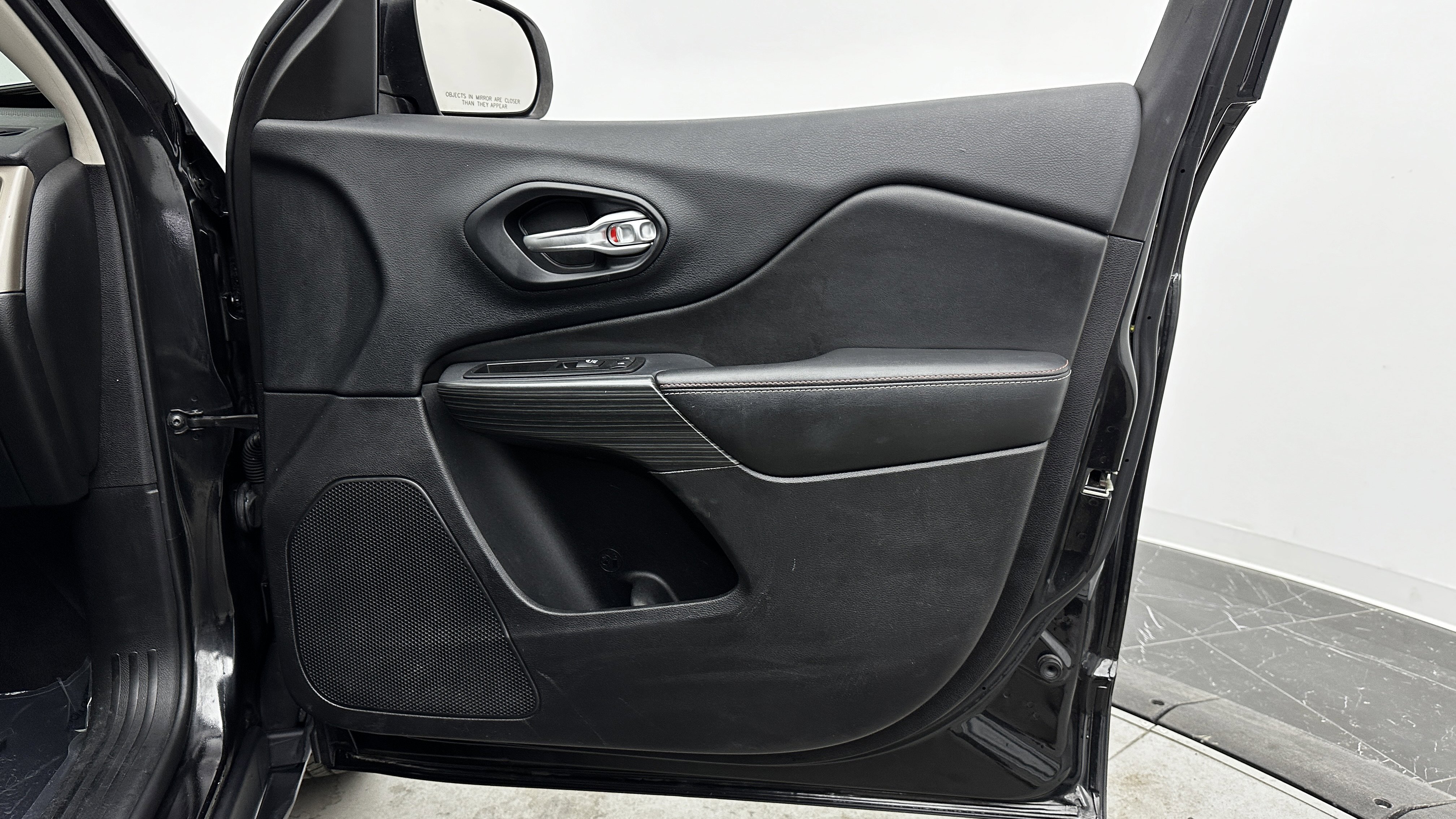 Used 2016 Jeep Cherokee 75th Anniversary image 35