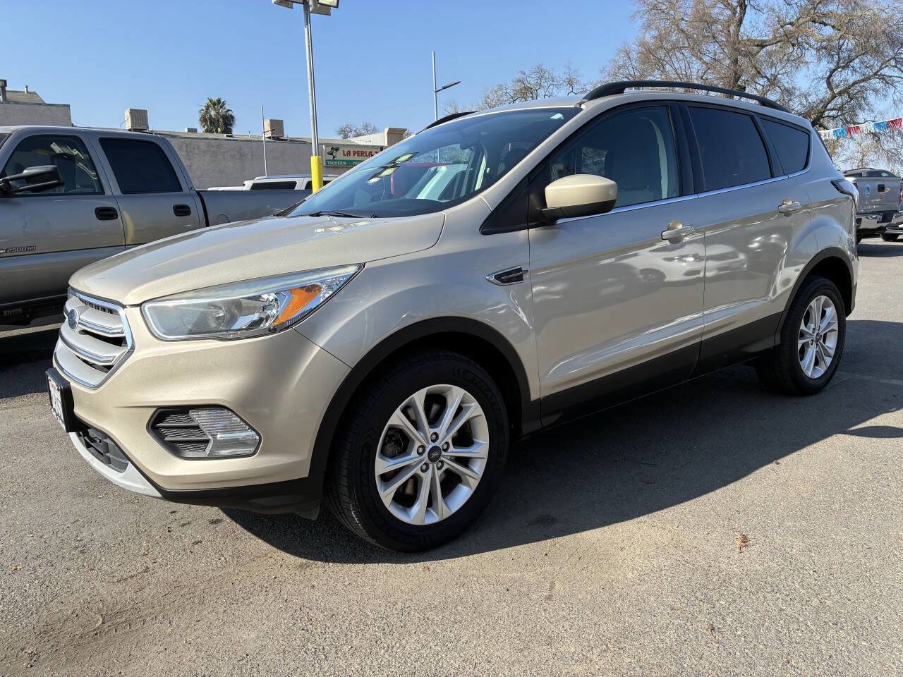Used 2018 Ford Escape SE w/ SE Sync 3 Package image 1