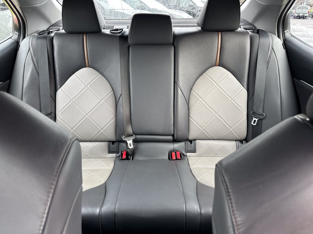 Used 2018 Toyota Camry XLE FWD image 24