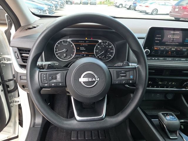 Used 2023 Nissan Rogue SV image 16