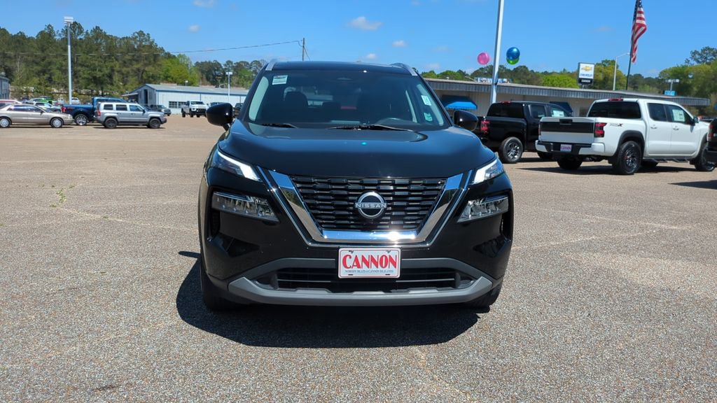 Used 2023 Nissan Rogue SV w/ SV Premium B Package image 2