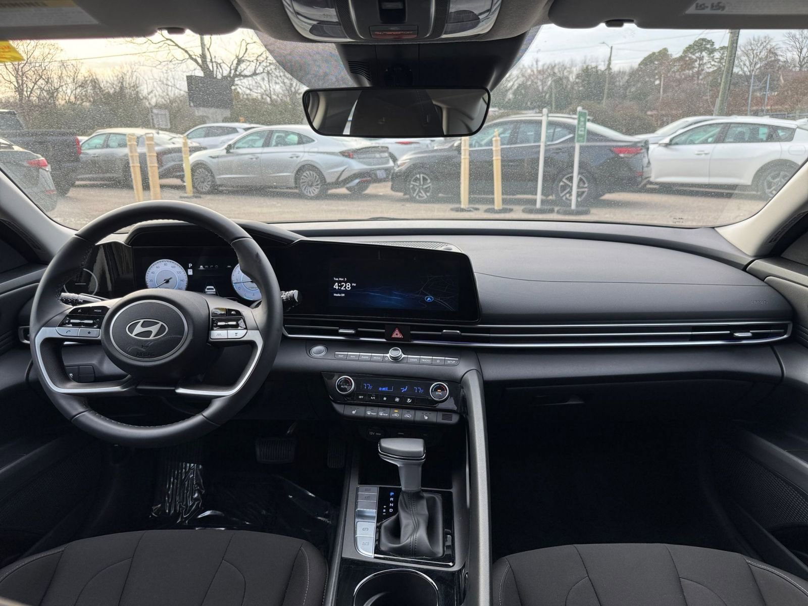 Used 2025 Hyundai Elantra SEL image 30