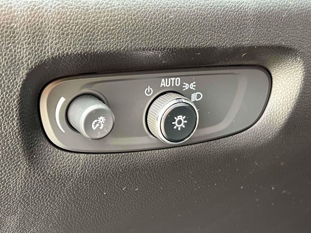 Used 2023 Chevrolet Traverse RS AWD/4WD image 22