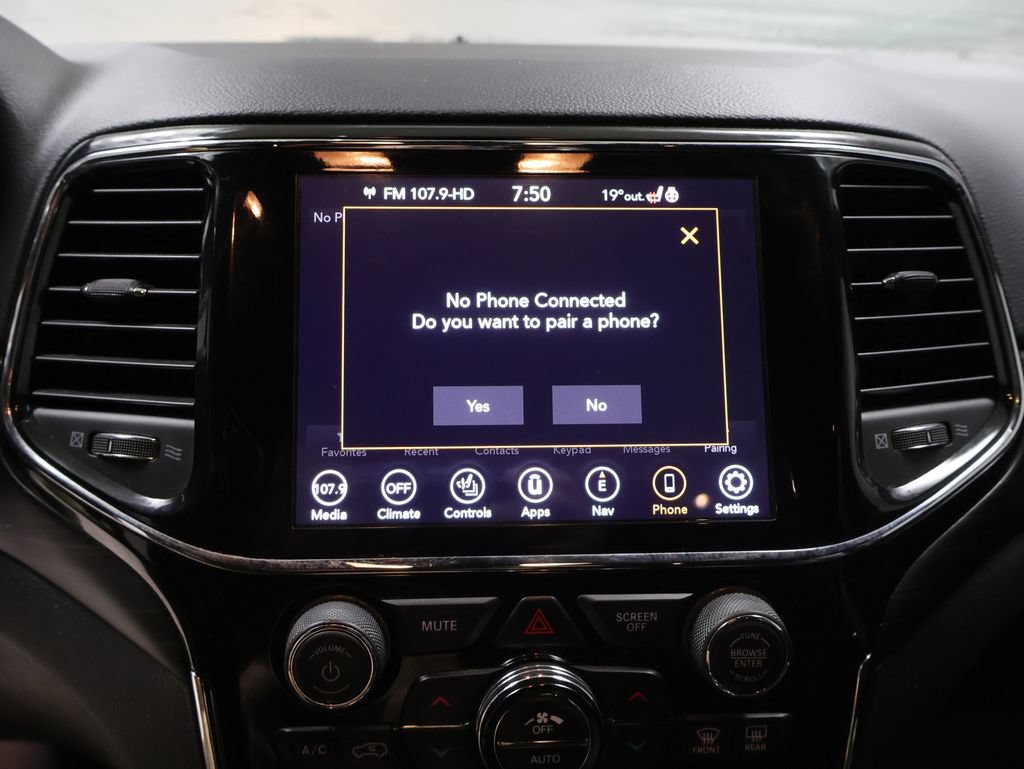 Used 2019 Jeep Grand Cherokee Altitude AWD/4WD image 27