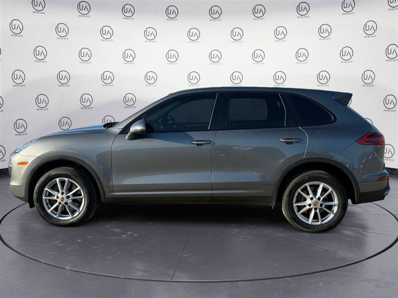 Used 2016 Porsche Cayenne w/ Premium Package AWD/4WD image 2