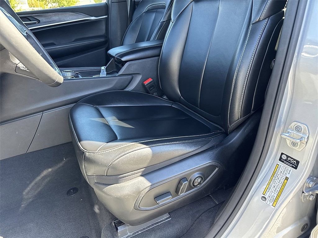 Used 2024 Jeep Grand Cherokee Limited 4xe image 13