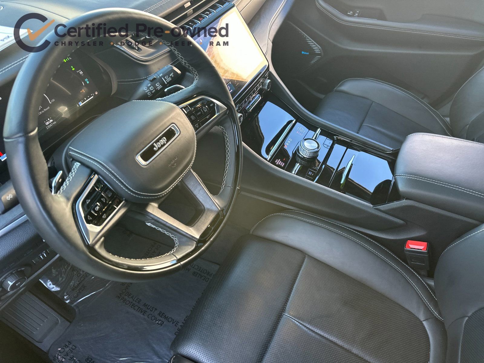 Used 2023 Jeep Grand Cherokee Overland w/ Advanced Protech Group III AWD/4WD image 11