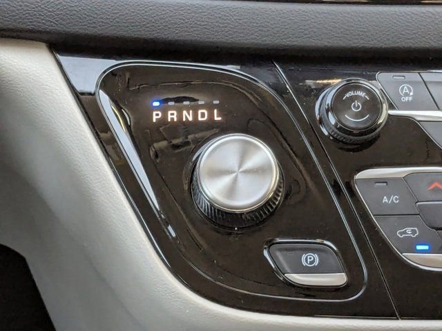 Used 2024 Chrysler Pacifica Touring-L FWD image 20