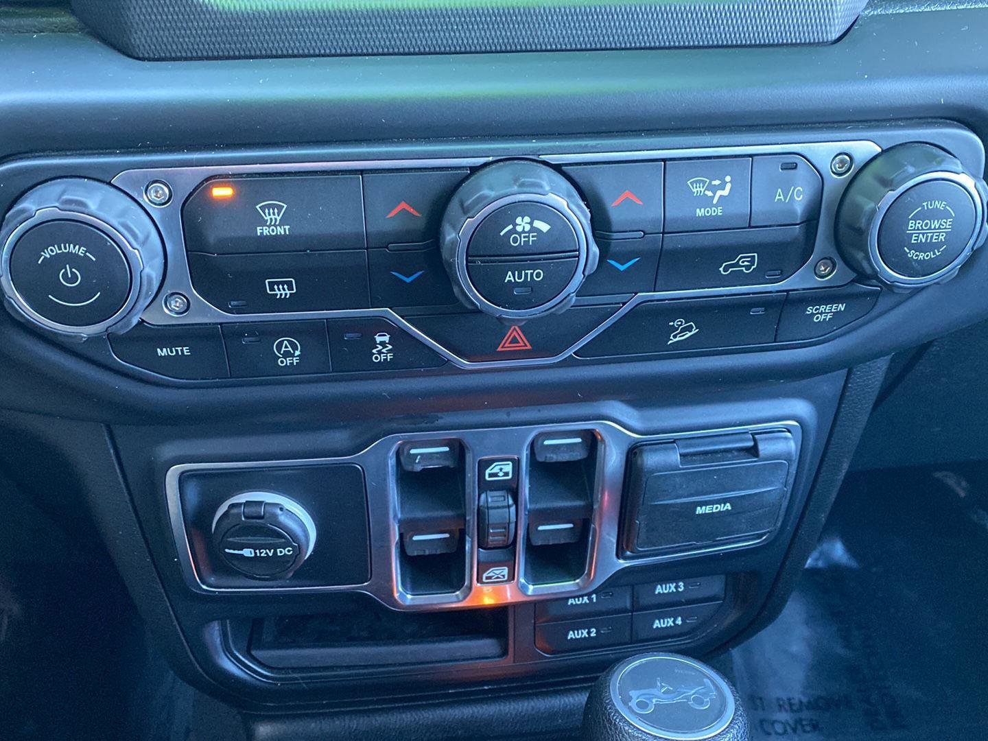 Used 2019 Jeep Wrangler Unlimited Sahara image 15