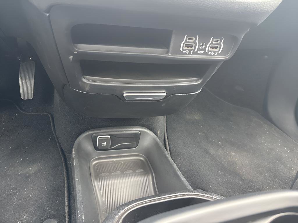 Used 2025 Chrysler Pacifica Select image 31