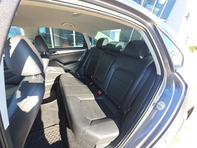 Used 2015 Volkswagen Passat 1.8T Limited Edition image 4