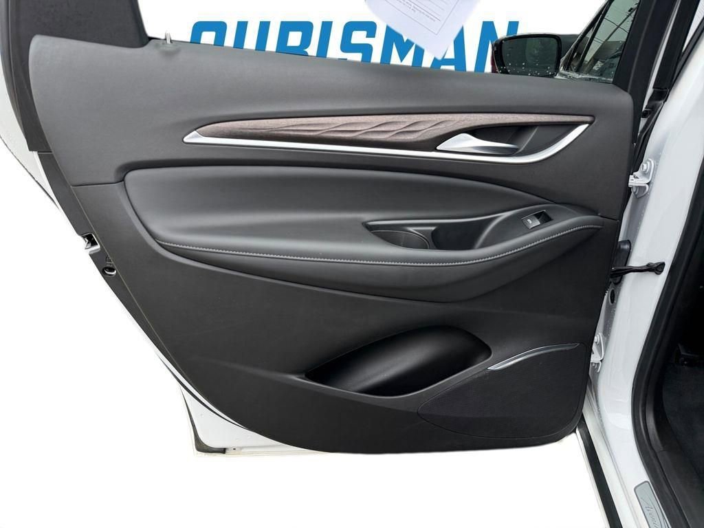 Used 2022 Buick Enclave Avenir w/ Avenir Technology Package image 26