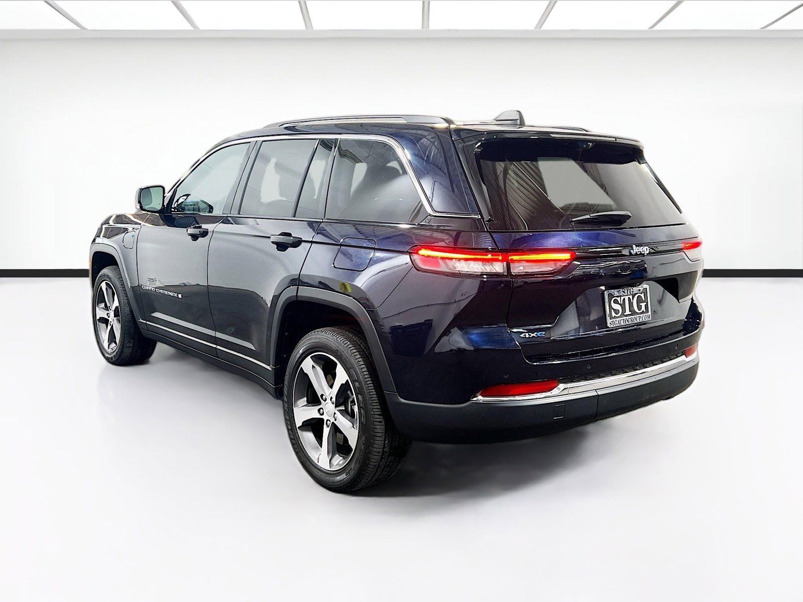 Used 2023 Jeep Grand Cherokee 4WD 4xe w/ Luxury Tech Group II image 6