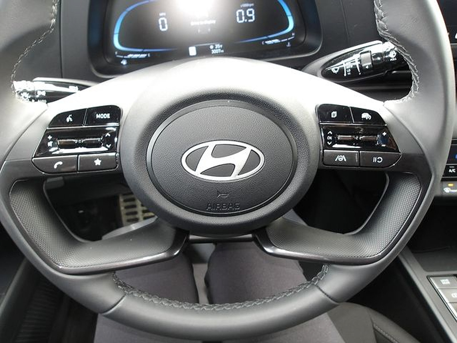 Used 2025 Hyundai Elantra Sport FWD image 18
