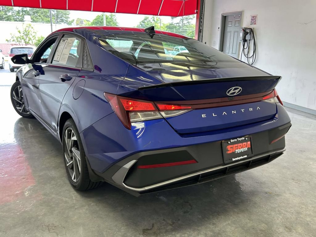 Used 2025 Hyundai Elantra Sport FWD image 5
