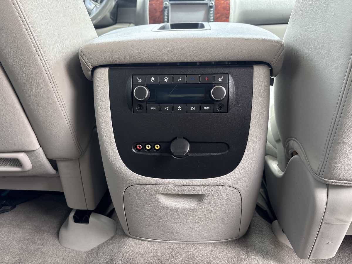 Used 2013 Chevrolet Tahoe LTZ image 17