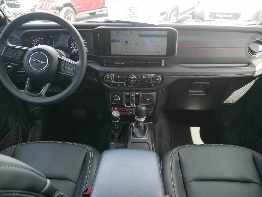 Used 2025 Jeep Wrangler Unlimited Rubicon AWD/4WD image 5
