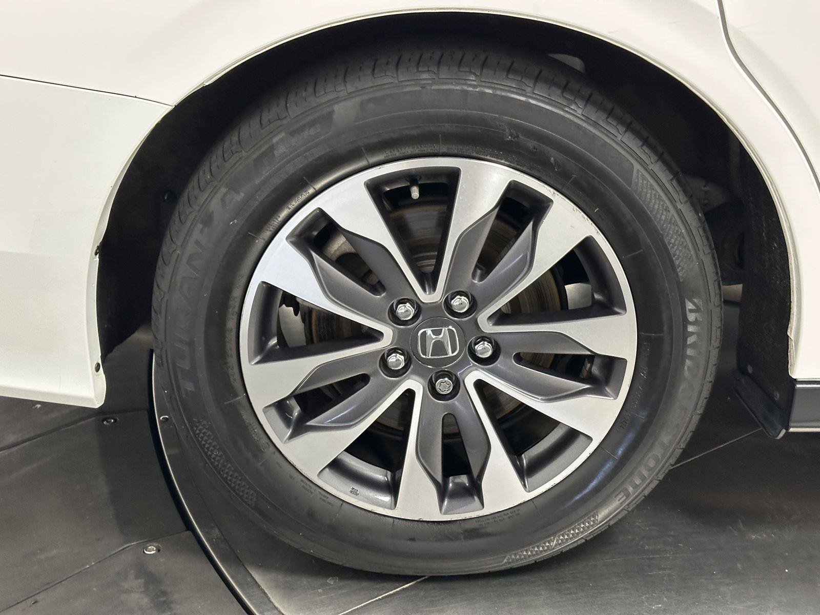 Used 2024 Honda Odyssey EX-L image 16
