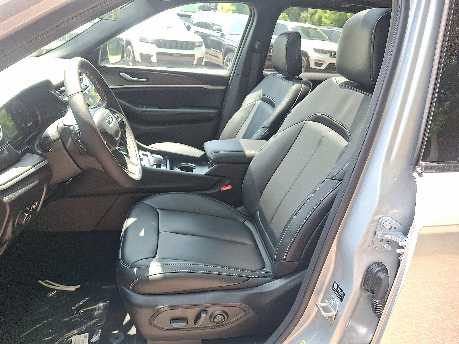 New 2025 Jeep Grand Cherokee Limited image 8