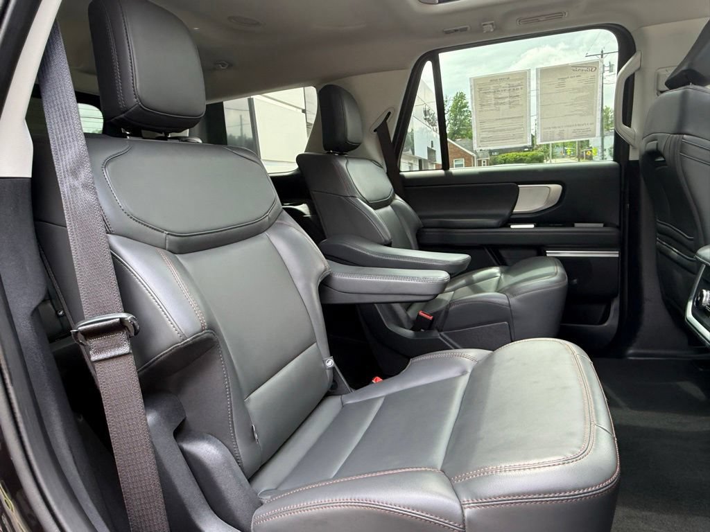 Used 2025 Ford Expedition Active AWD/4WD image 23