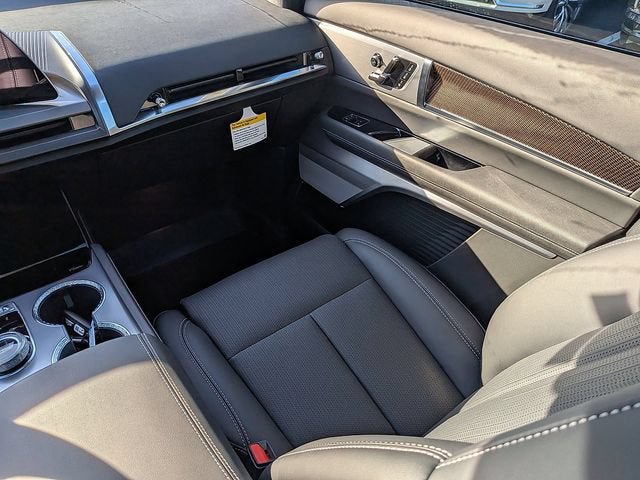 New 2026 Cadillac Vistiq Sport w/ LPO, Floor Liner Package AWD/4WD image 17