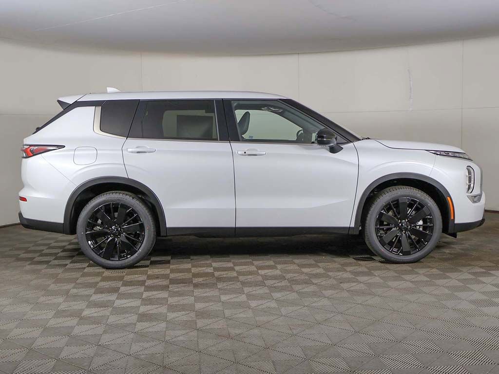 New 2026 Mitsubishi Outlander LE FWD image 18