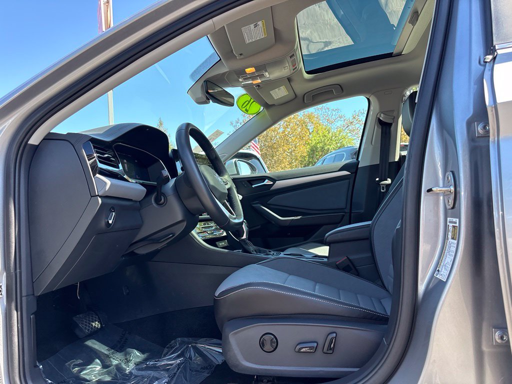 Used 2026 Volkswagen Jetta SE FWD image 10