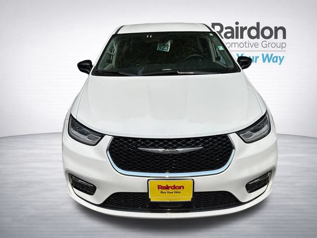 Used 2024 Chrysler Pacifica Limited FWD image 2