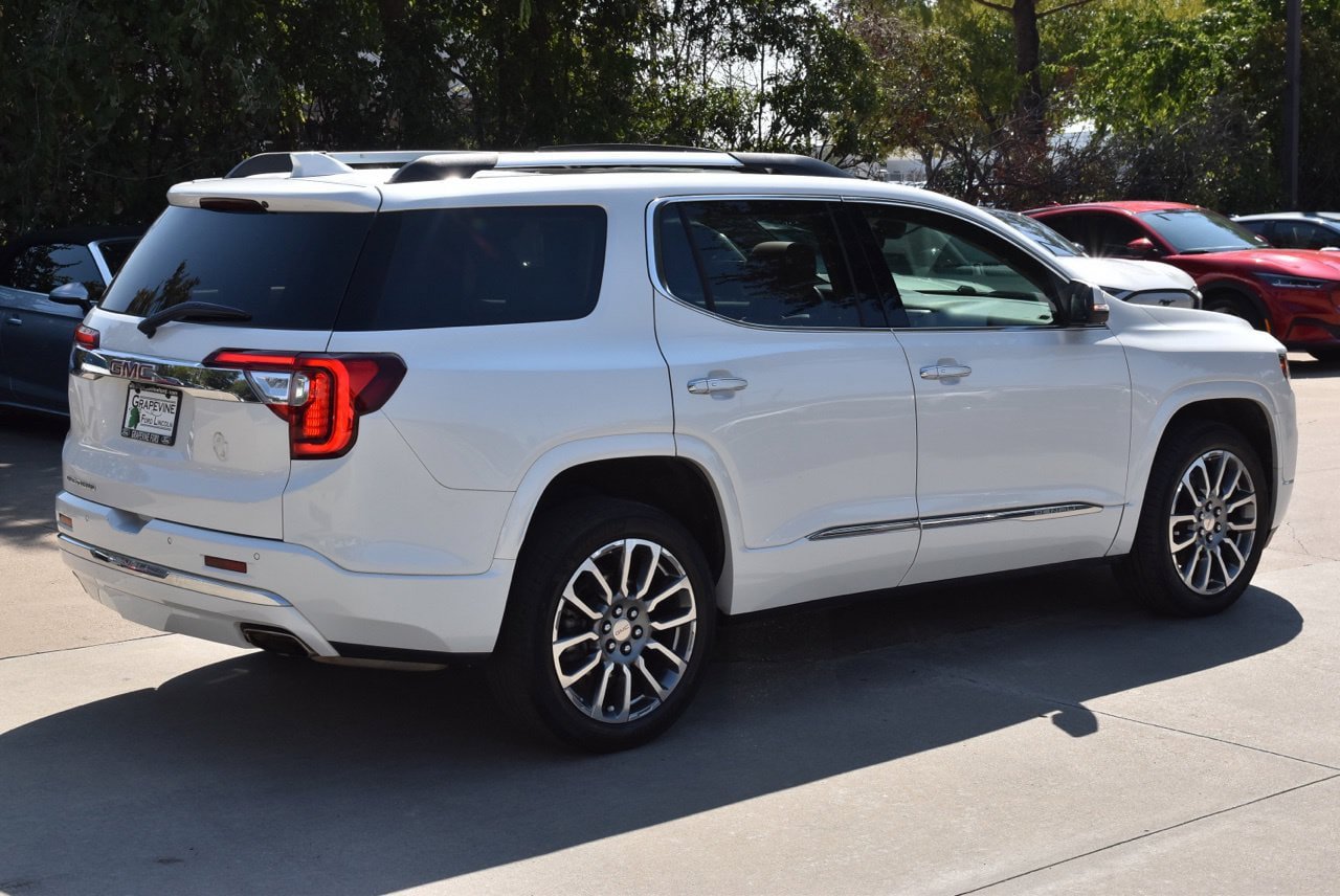 Used 2023 GMC Acadia Denali w/ Denali Ultimate Package FWD image 7