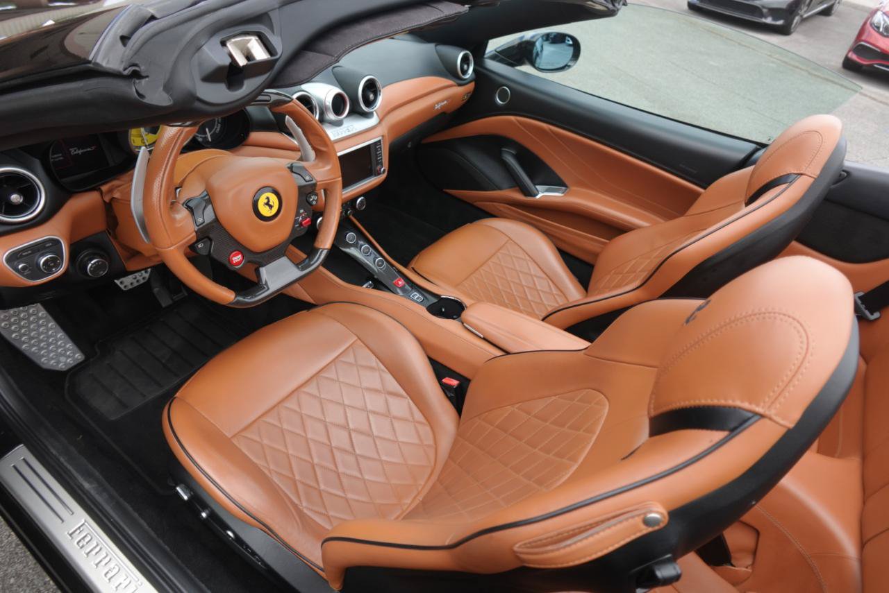 Used 2015 Ferrari California T RWD image 17