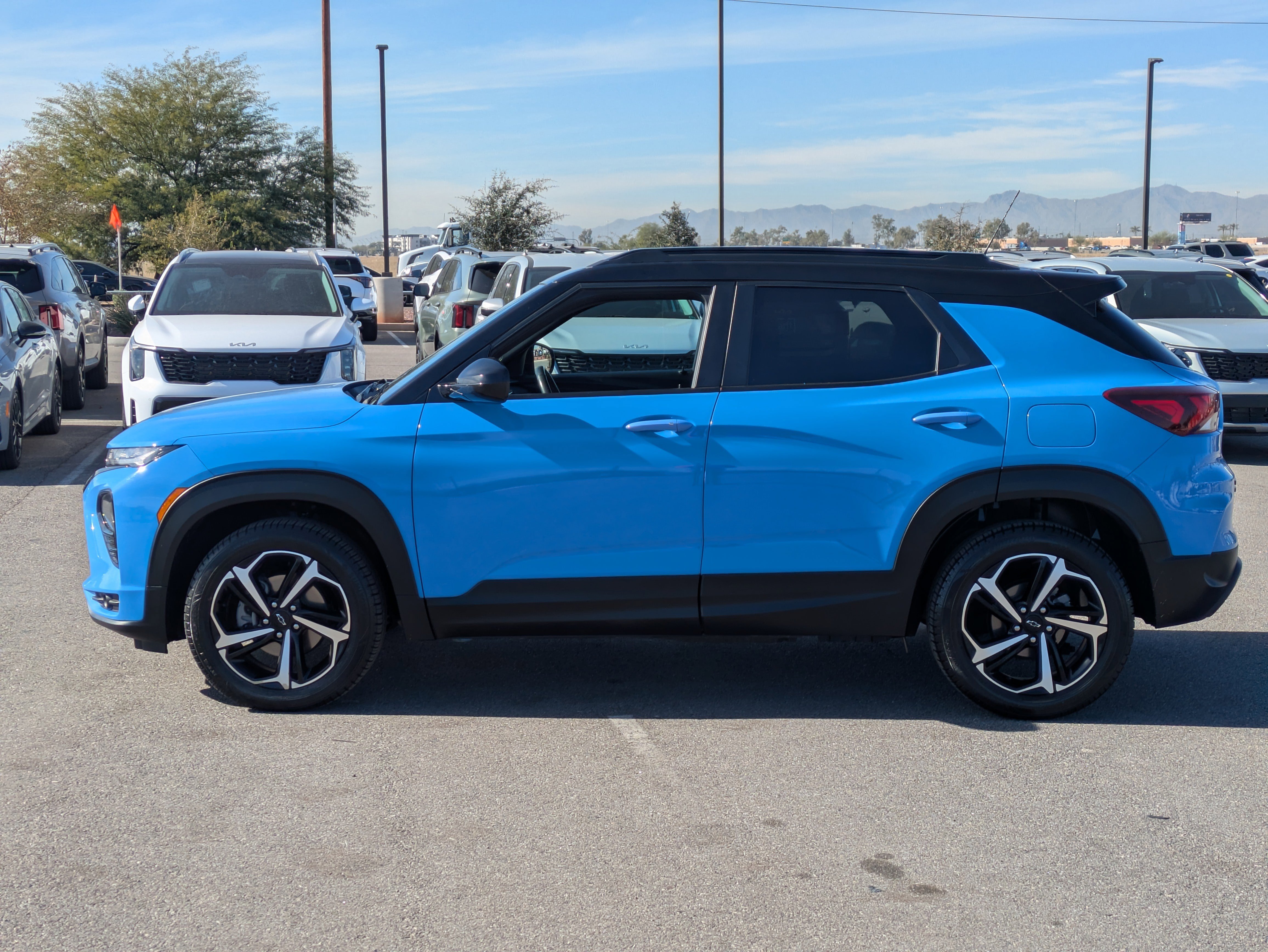 Used 2023 Chevrolet TrailBlazer RS w/ Sun and Liftgate Package image 2