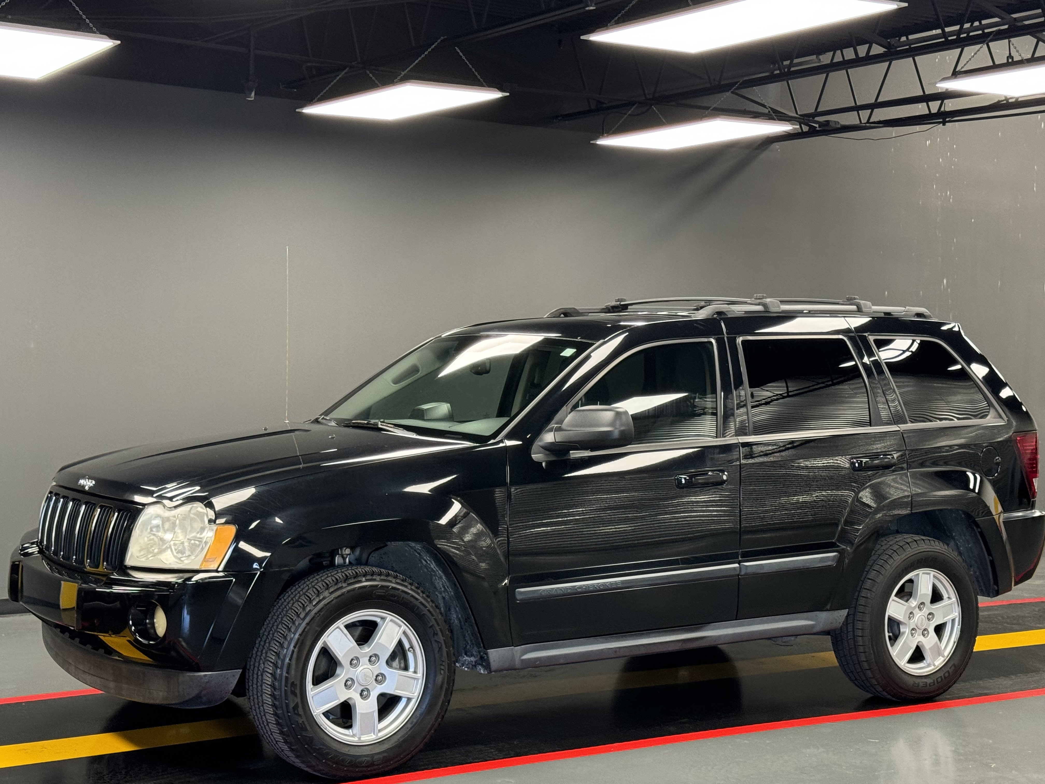 Used 2007 Jeep Grand Cherokee Laredo RWD image 1