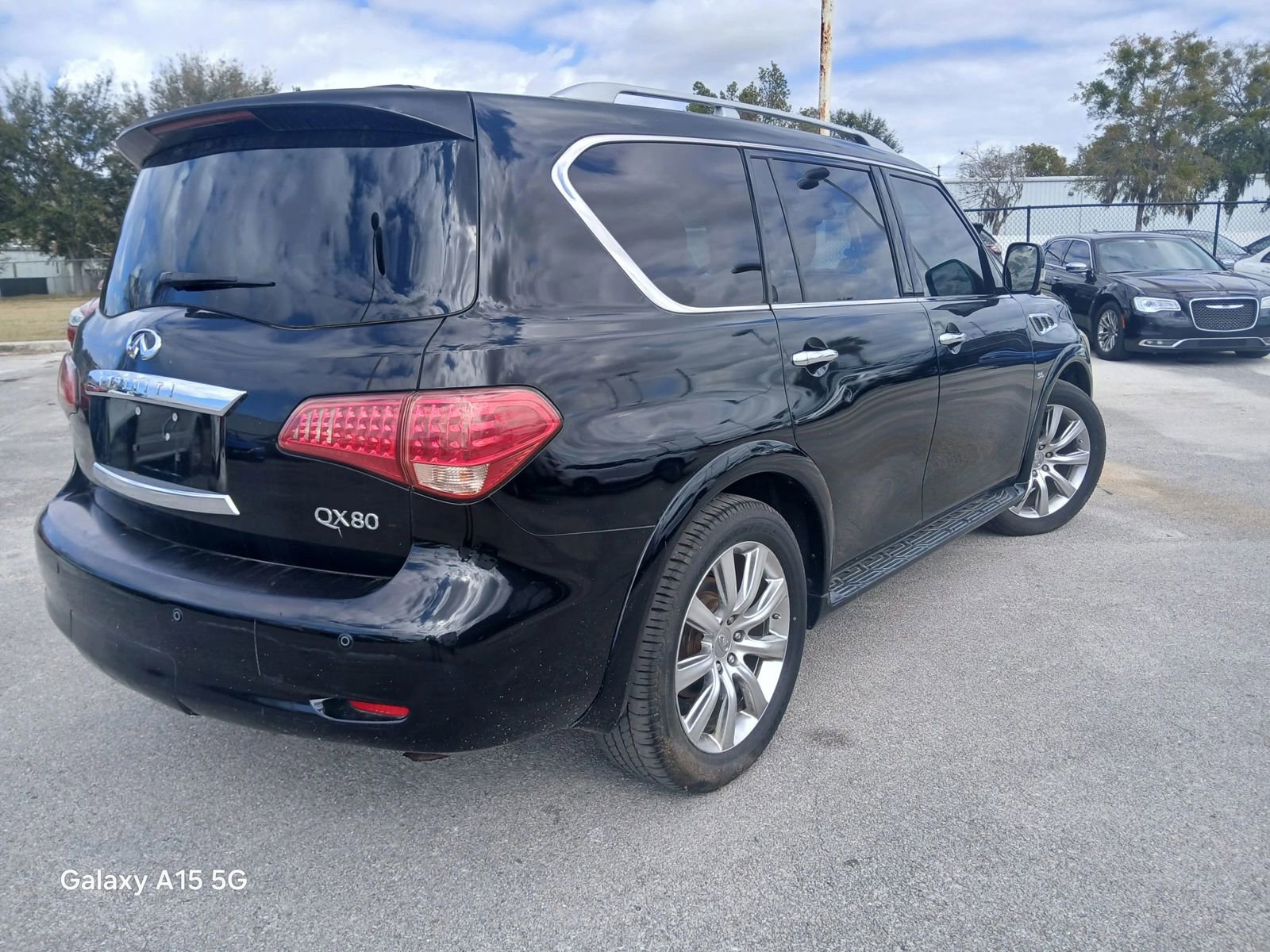 Used 2014 INFINITI QX80 4WD w/ Deluxe Touring Package image 4