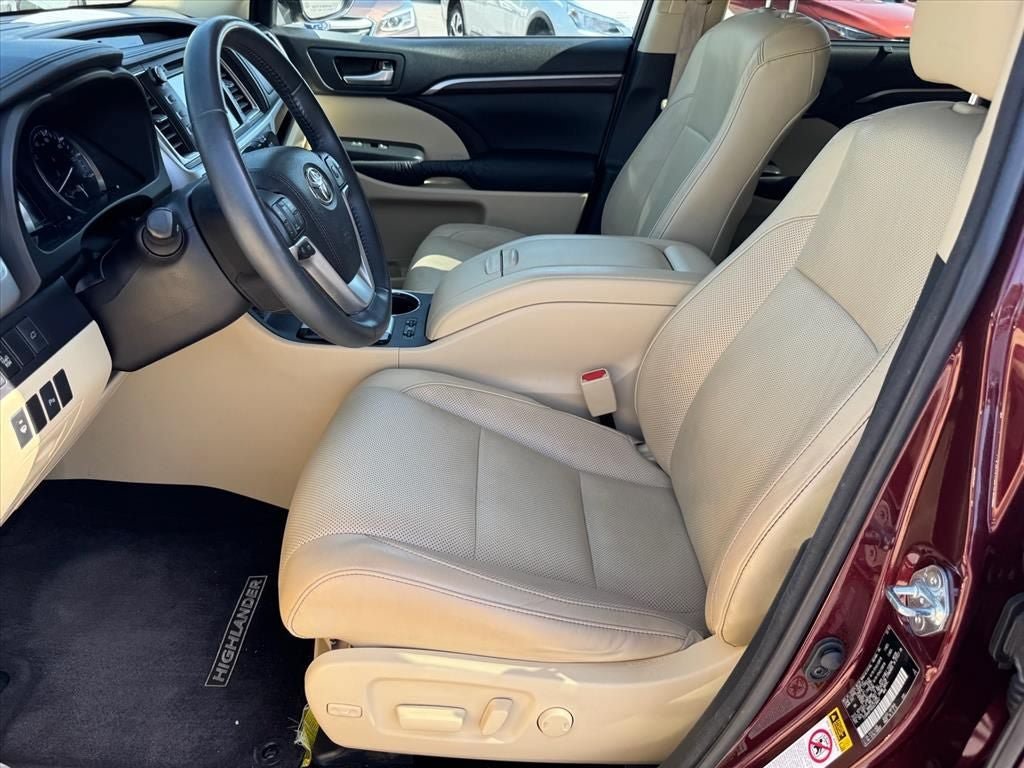 Used 2016 Toyota Highlander Limited AWD/4WD image 9