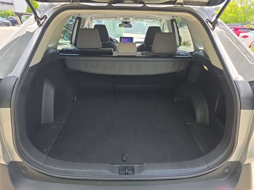 Used 2025 Toyota RAV4 XLE AWD/4WD image 30