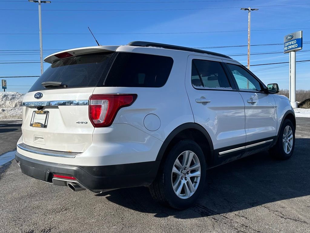 Used 2018 Ford Explorer XLT w/ Equipment Group 202A image 9