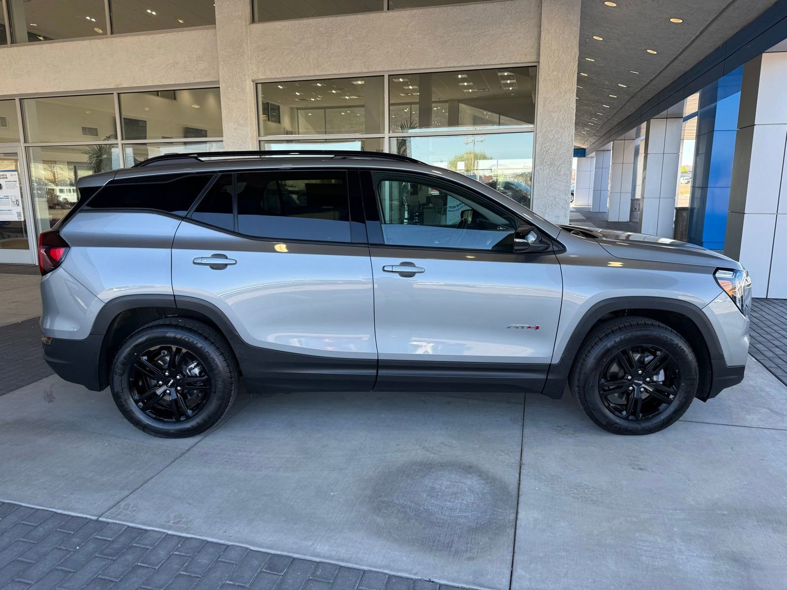Used 2024 GMC Terrain AT4 image 4