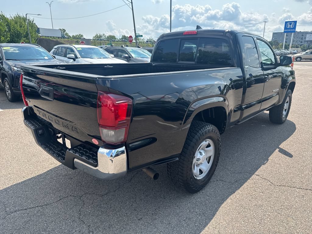 Used 2018 Toyota Tacoma SR5 AWD/4WD image 8
