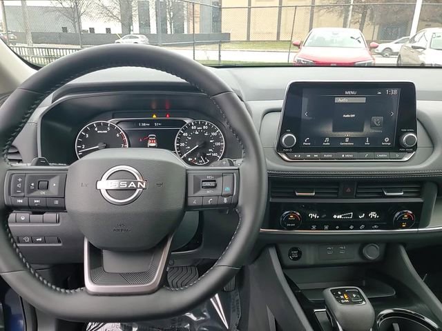 Used 2025 Nissan Rogue SV image 32