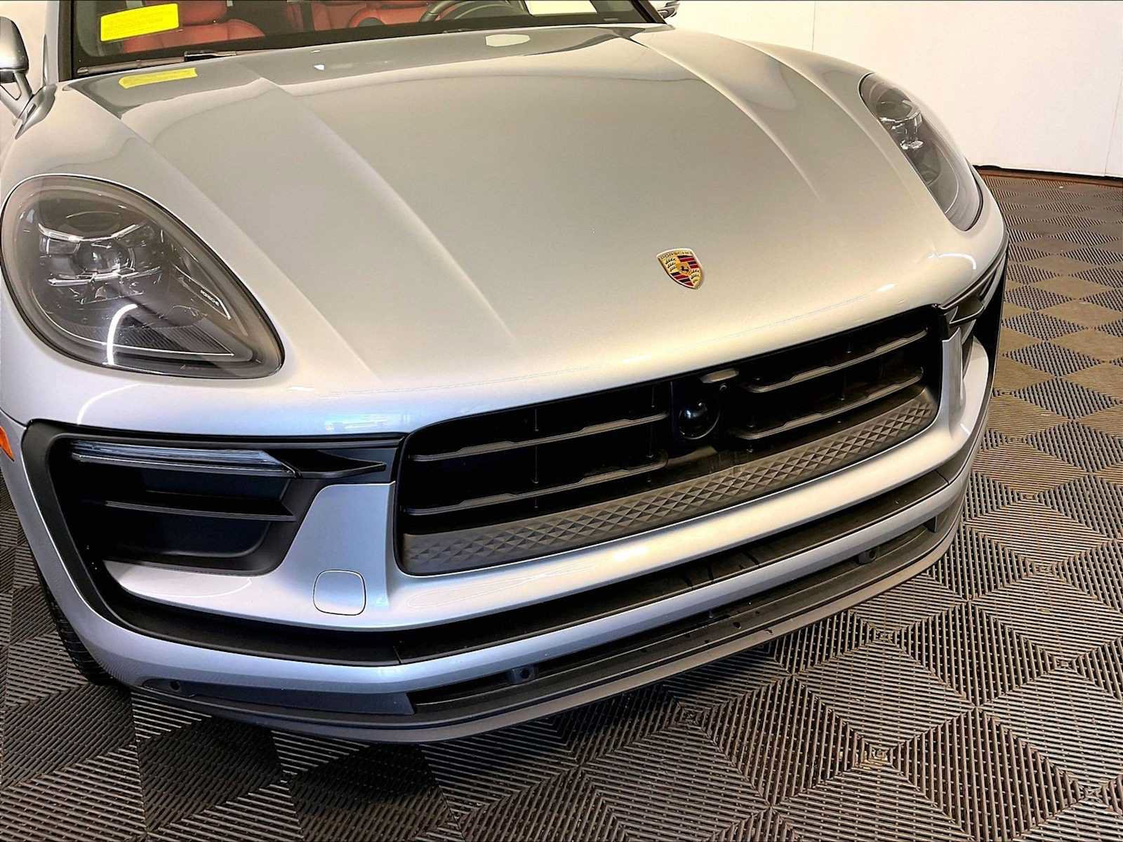 Certified 2023 Porsche Macan AWD/4WD image 34