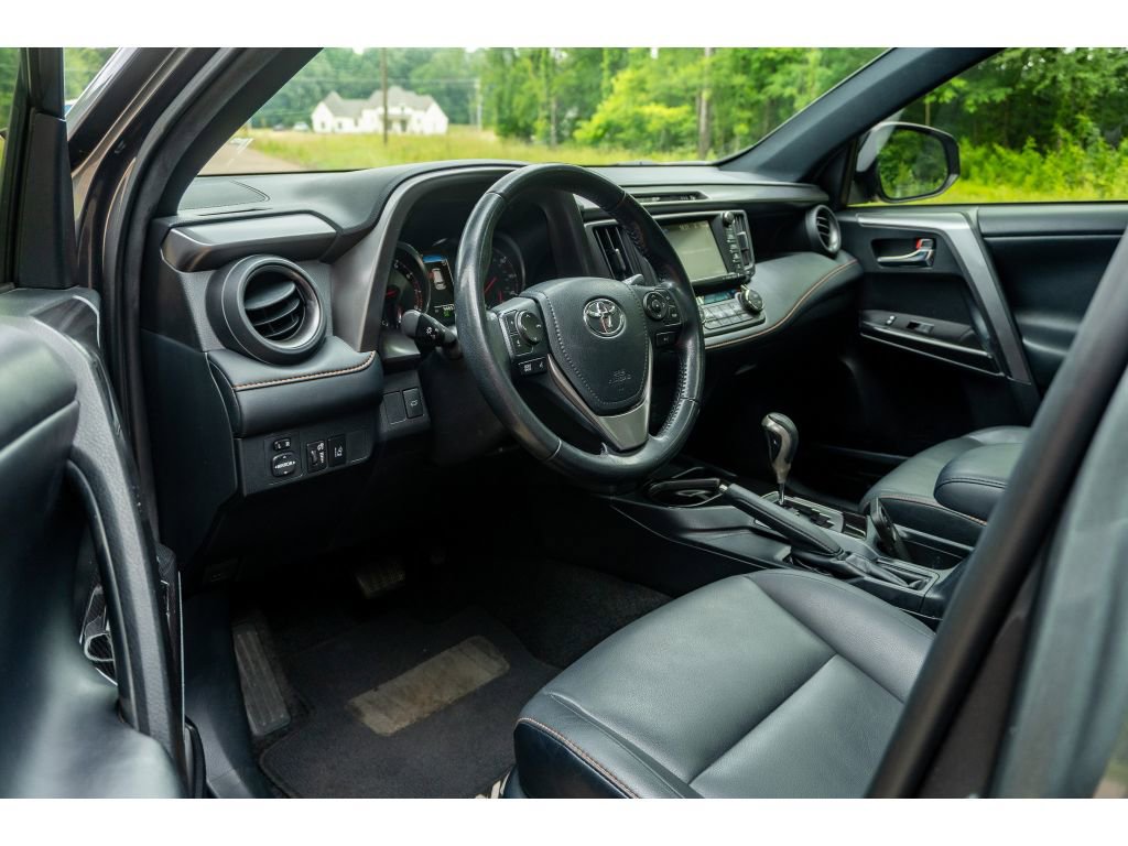Used 2018 Toyota RAV4 SE w/ Power Extra Value Package FWD image 10